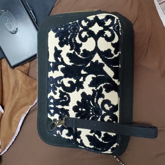 Cake by Petunia pickle bottom diaper bag clutch - Picture 6 of 6